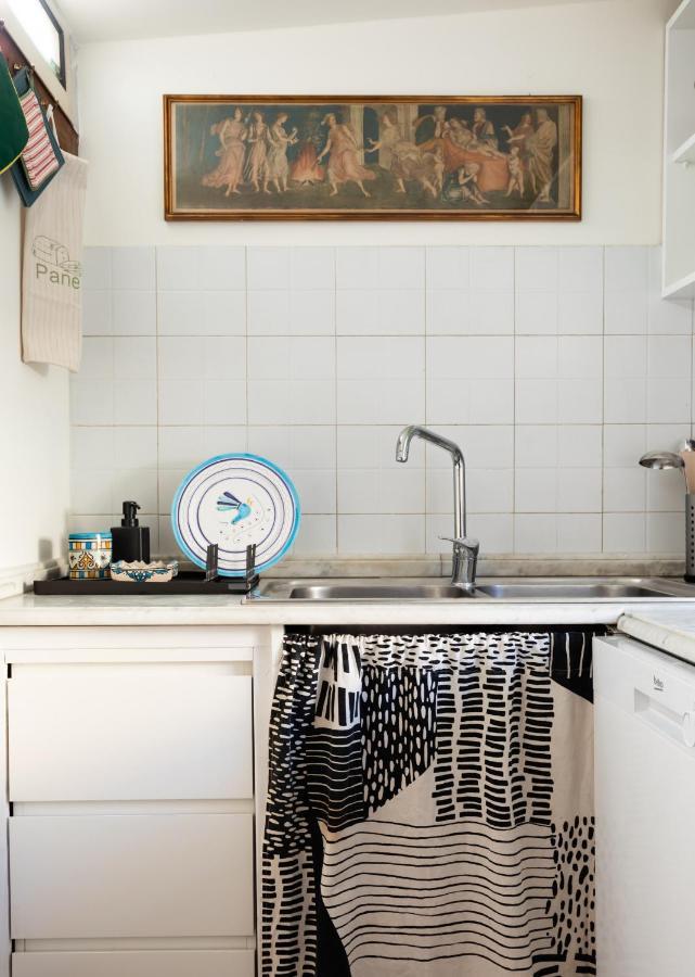 Bright And Comfy Terraced Apartment In Trastevere Рим Экстерьер фото